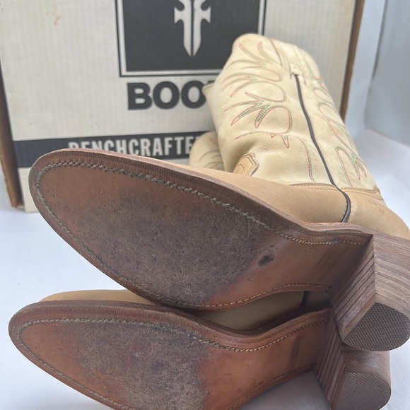 Frye vintage cowgirl cream tan boots size 8. Fits more like a 6.5 or 7 - Picture 7 of 9